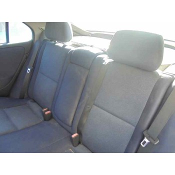 mitsubishi carisma berlina 5 (da0) del año 2001