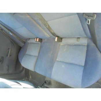 mitsubishi carisma berlina 5 (da0) del año 2001