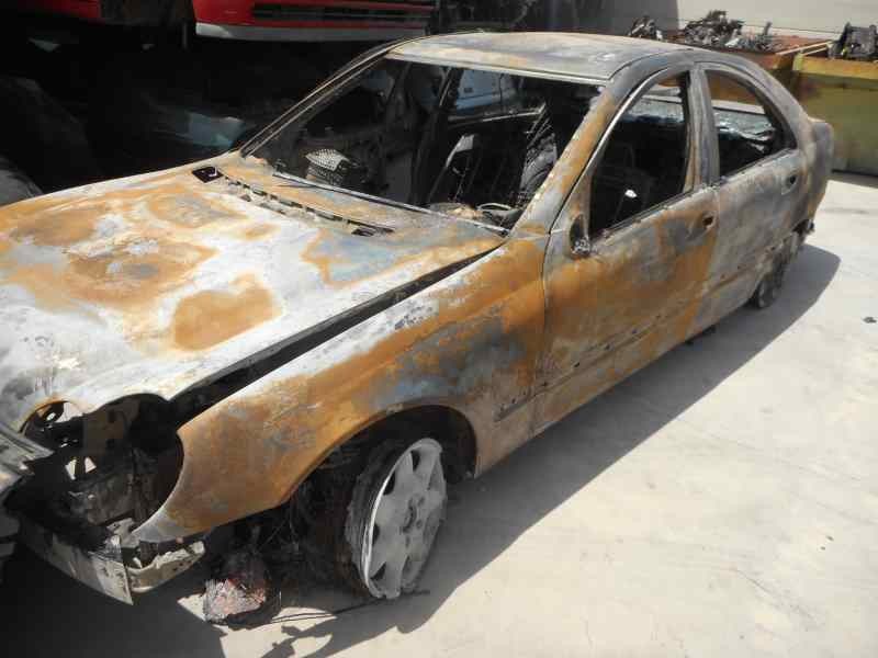 mercedes-benz clase c (w203) berlina del año 2004