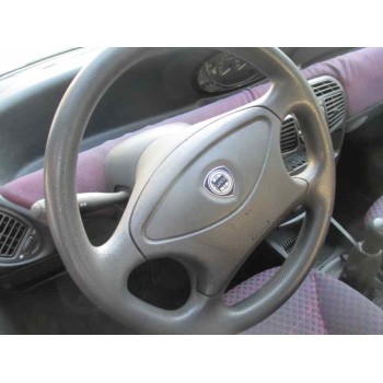 lancia lancia y del año 1996