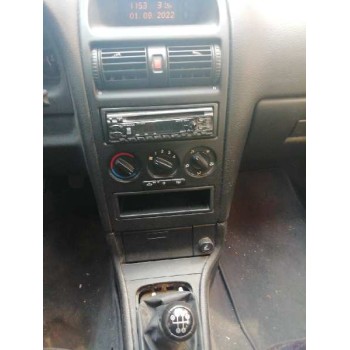 opel astra g berlina del año 2000