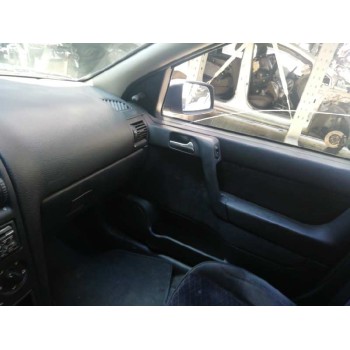 opel astra g berlina del año 2000