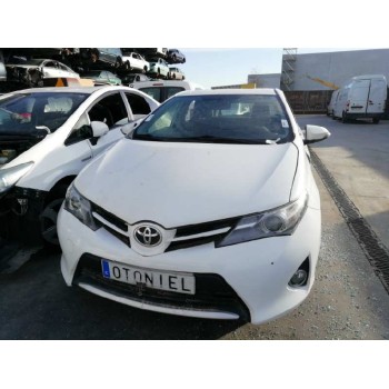 toyota auris del año 2013