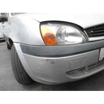 ford fiesta berlina del año 2000