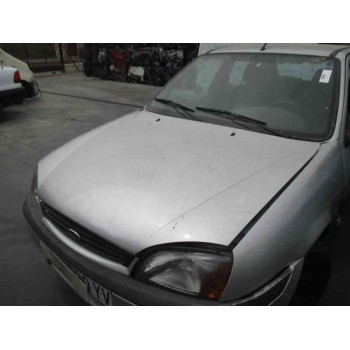 ford fiesta berlina del año 2000