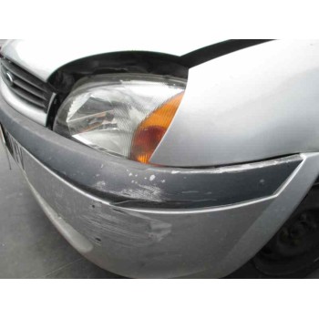 ford fiesta berlina del año 2000