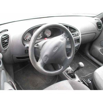 ford fiesta berlina del año 2000