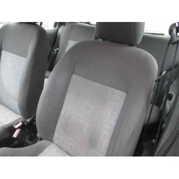 ford fiesta berlina del año 2000