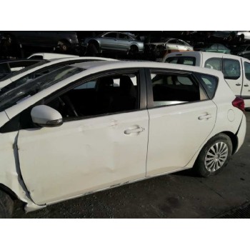 toyota auris del año 2013