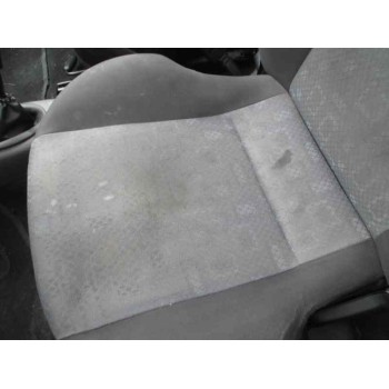 ford fiesta berlina del año 2000