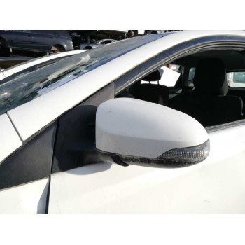 toyota auris del año 2013