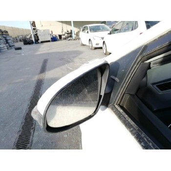 toyota auris del año 2013