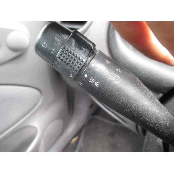 ford fiesta berlina del año 2000