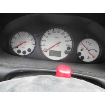 ford fiesta berlina del año 2000