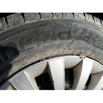 toyota auris del año 2013