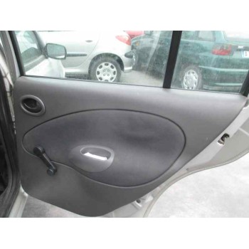 ford fiesta berlina del año 2000