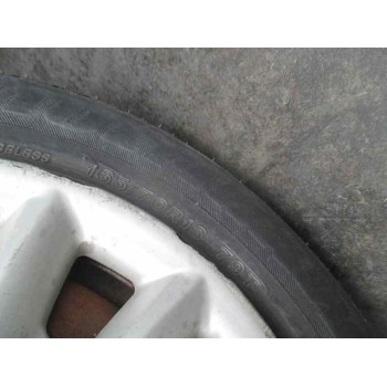 ford fiesta berlina del año 2000