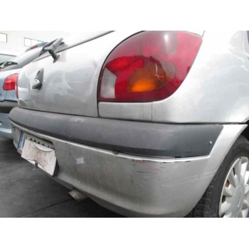 ford fiesta berlina del año 2000