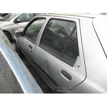 ford fiesta berlina del año 2000