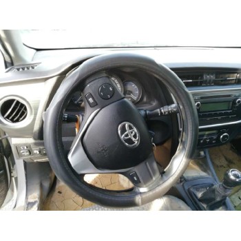 toyota auris del año 2013