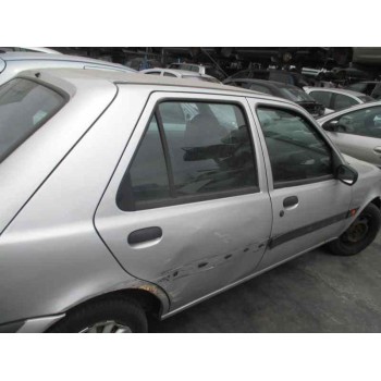 ford fiesta berlina del año 2000