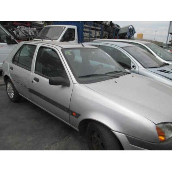 ford fiesta berlina del año 2000