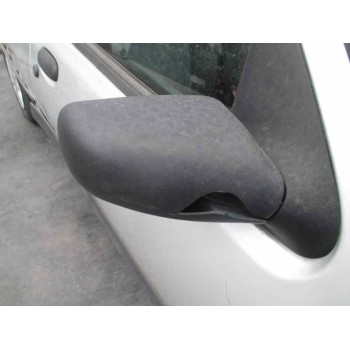 ford fiesta berlina del año 2000