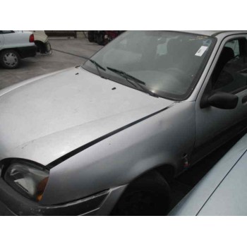 ford fiesta berlina del año 2000