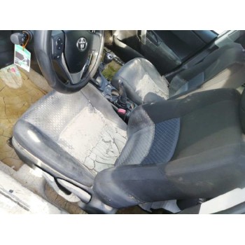 toyota auris del año 2013