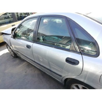 volvo s40 berlina del año 2000