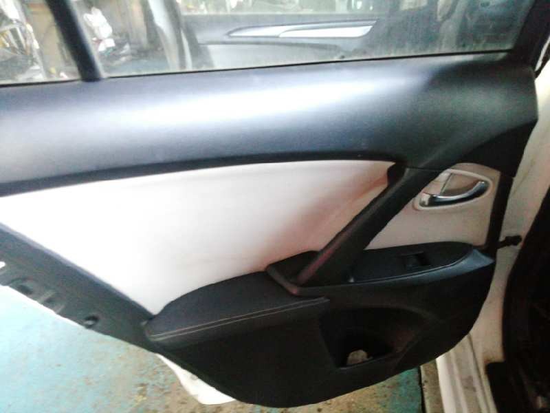 Recambio de guarnecido puerta trasera izquierda para toyota avensis touring sports advance referencia OEM IAM   