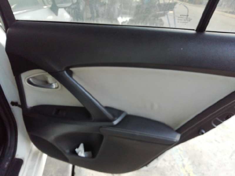 Recambio de guarnecido puerta trasera derecha para toyota avensis touring sports advance referencia OEM IAM   