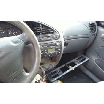 ford fiesta berlina del año 1999