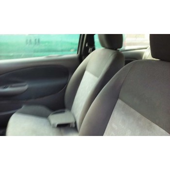 ford fiesta berlina del año 1999