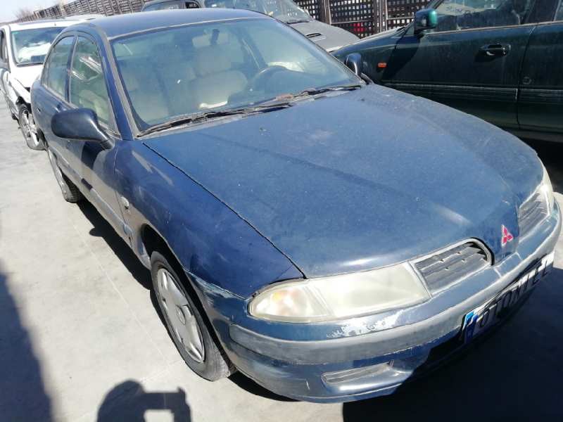 mitsubishi carisma berlina 5 (da0) del año 2000