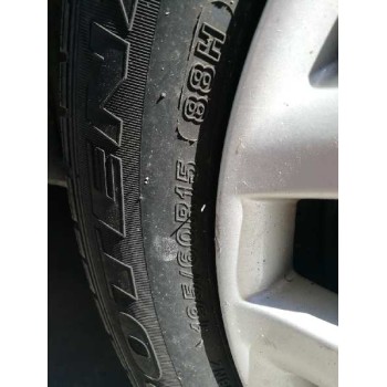 mitsubishi carisma berlina 5 (da0) del año 2000