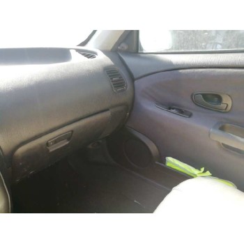 mitsubishi carisma berlina 5 (da0) del año 2000