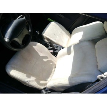 mitsubishi carisma berlina 5 (da0) del año 2000