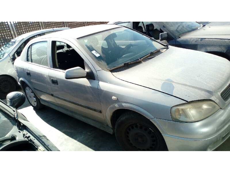 opel astra g berlina del año 2000