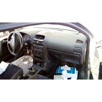 opel astra g berlina del año 2000