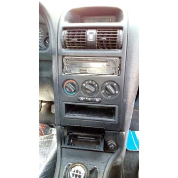 opel astra g berlina del año 2000