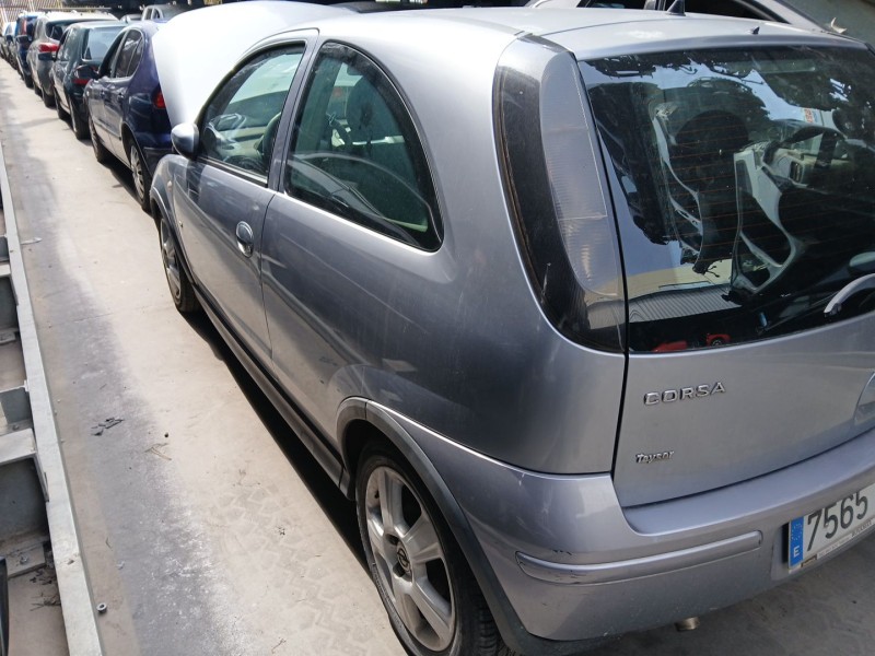 opel corsa c (x01) del año 2004