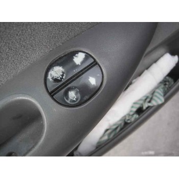 ford fiesta berlina del año 1999