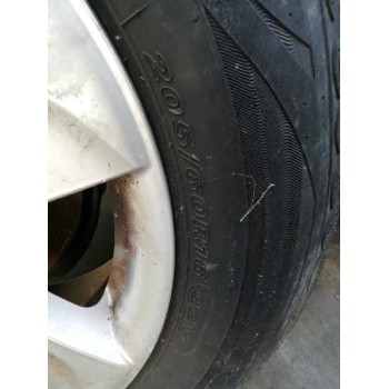 kia carens (un) del año 2010