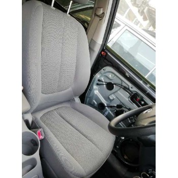 kia carens (un) del año 2010