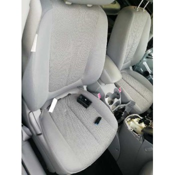 kia carens (un) del año 2010