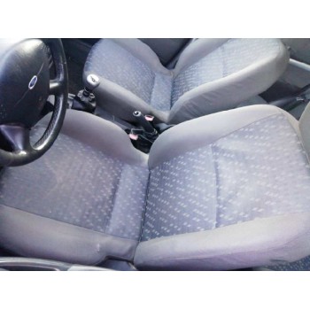 ford focus berlina (cak) del año 2001