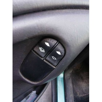 ford focus berlina (cak) del año 2001