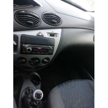 ford focus berlina (cak) del año 2001