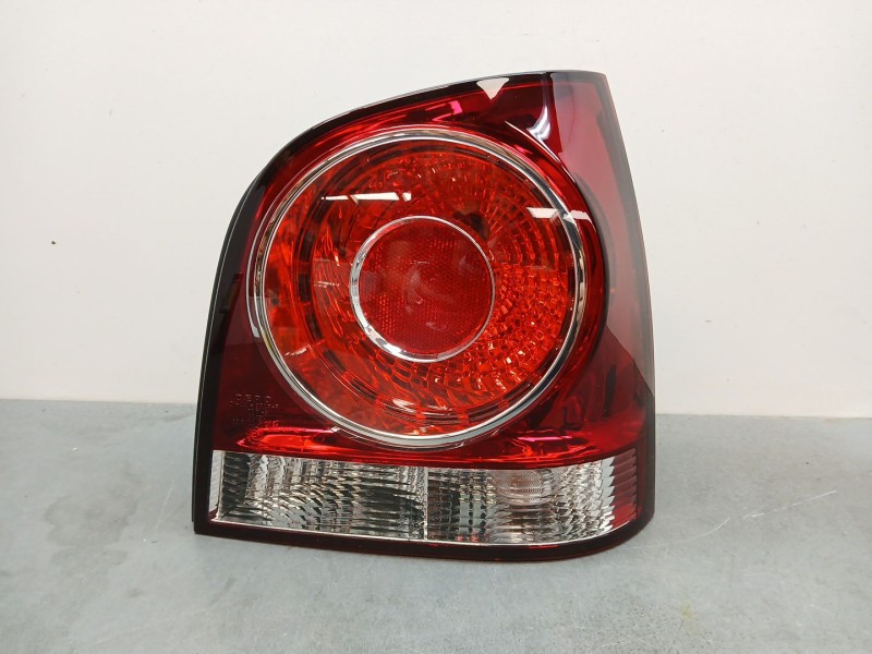 Recambio de piloto trasero derecho para volkswagen polo (9n3) referencia OEM IAM 6Q6945096M NUEVO FONDO ROJO